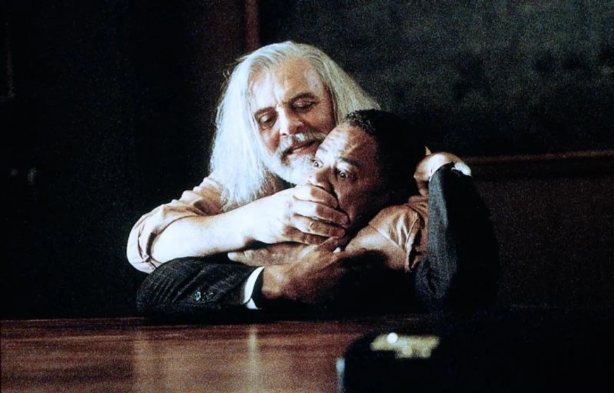 Anthony Hopkins y Cuba Gooding Jr. en instinto