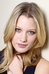 picture of actor Ashley Hinshaw