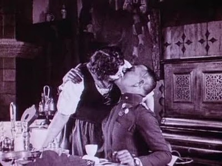 Erich von Stroheim en Corazón Olvidado