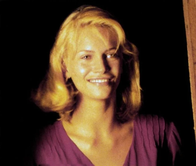 Natasha Henstridge en bela-donna