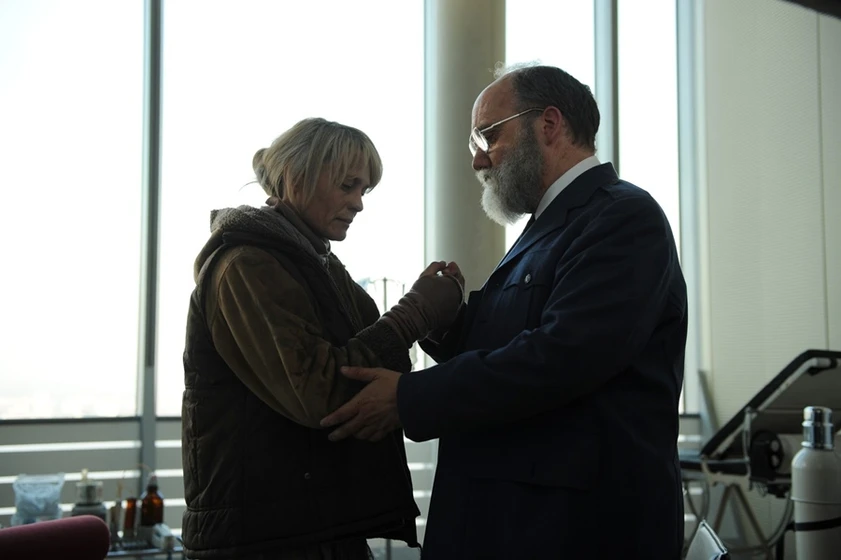 Robin Wright y Paul Giamatti en El Congreso