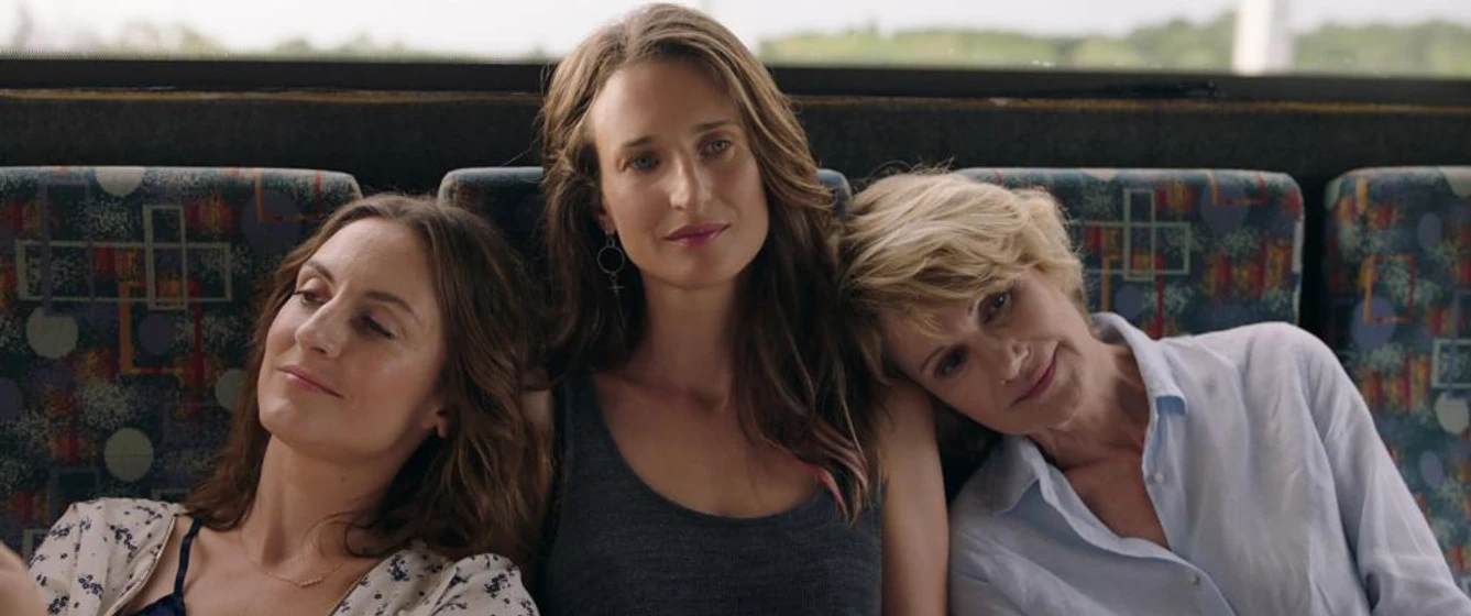 Miou-Miou, Camille Cottin y Camille Chamoux en vacaciones-con-mama