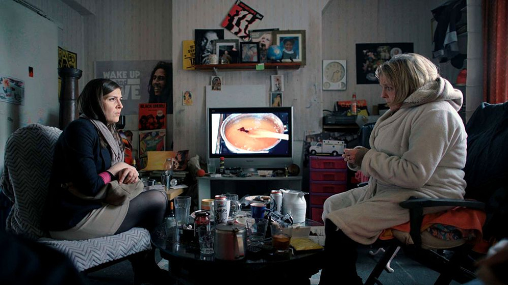 Irina Atanasova y Gilda Waugh en Un Gato en la Pared