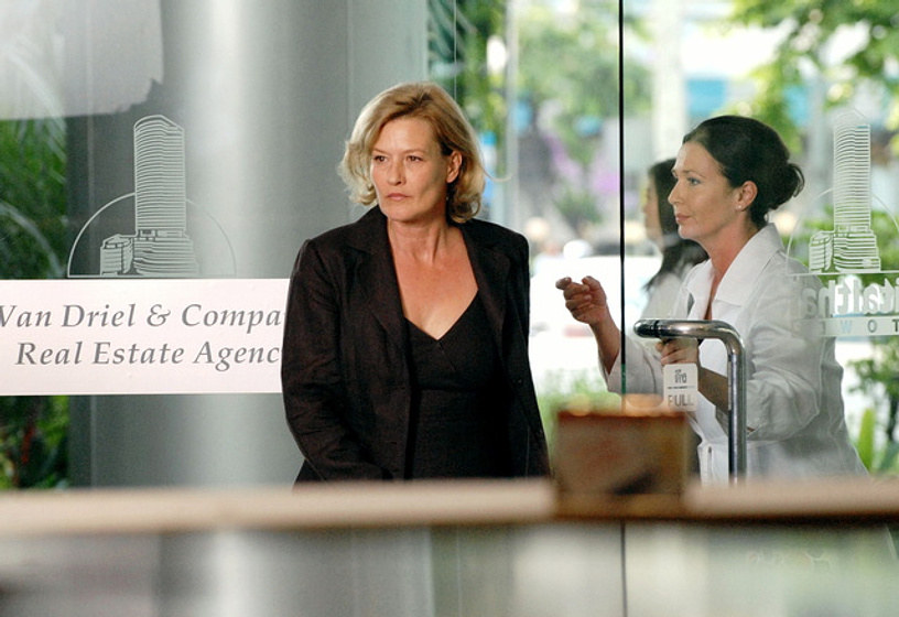 Suzanne von Borsody y Michèle Marian en Cita Misteriosa en Bangkok