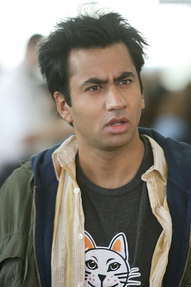 Kal Penn en Dos Colgaos Muy Fumaos: Fuga de Guantánamo