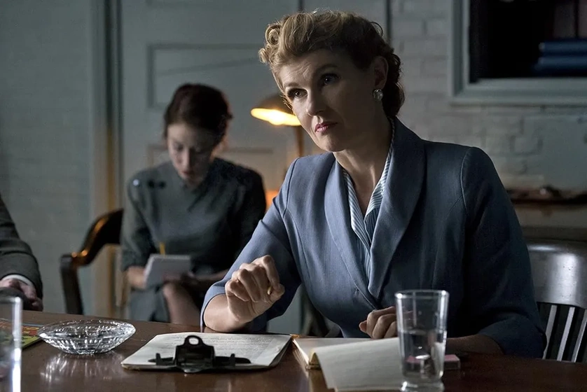 Connie Britton en el-profesor-marston-y-wonder-woman