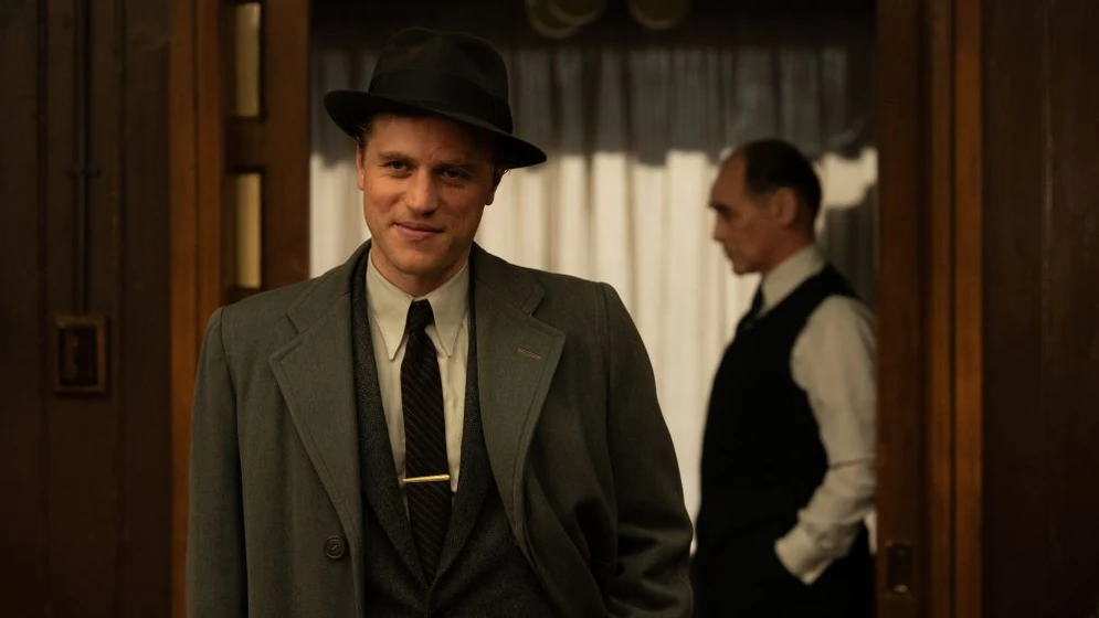 Mark Rylance y Johnny Flynn en el-sastre-de-la-mafia