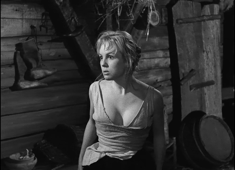 Mylène Demongeot en Les Sorcières de Salem