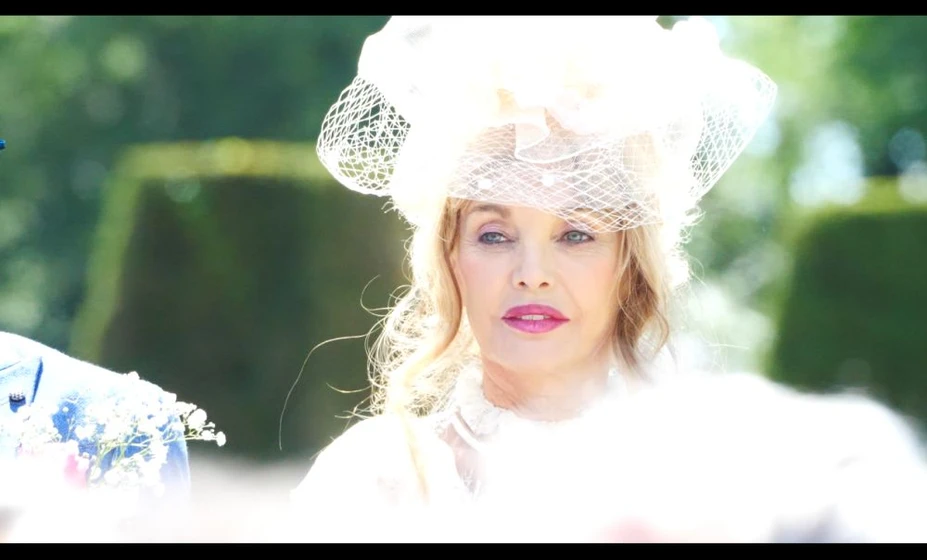 Arielle Dombasle en suegros-de-alquiler-2-0