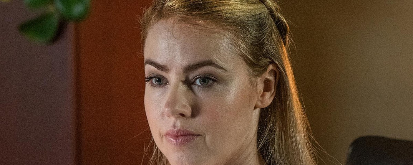 Amanda Schull en Un Retiro Para el Amor