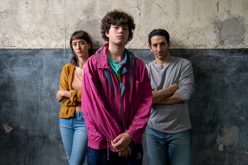 Juan Minujín, Camila Peralta y Alfonso Gonzalez Lesca en Adult