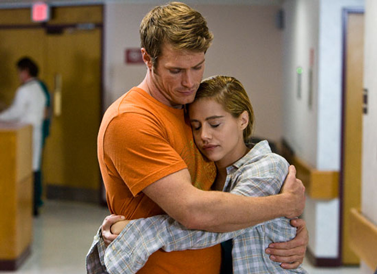 Brittany Murphy y Jason Lewis en El Legado de Janet Hardy