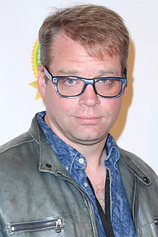 picture of actor Kiff VandenHeuvel