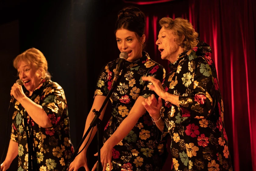 Kathy Bates, Maggie Smith y Agnes O'Casey en el-club-de-los-milagros