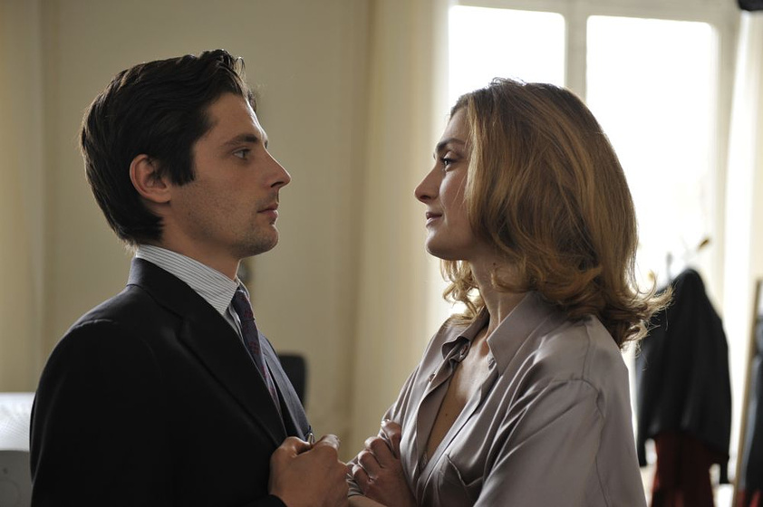 Julie Gayet y Raphaël Personnaz en Crónicas Diplomáticas