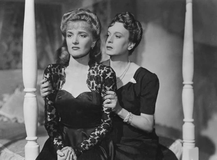 Elsa O'Connor y Silvana Roth en siete-mujeres-1944