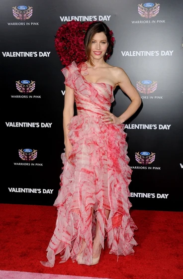 Jessica Biel en historias-de-san-valentin (Premiere L.A.)