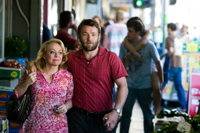 Joel Edgerton y Jacki Weaver en animal-kingdom