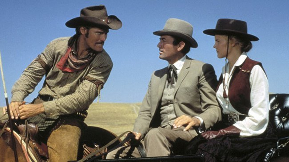 Gregory Peck, Carroll Baker y Chuck Connors en Horizontes de Grandeza