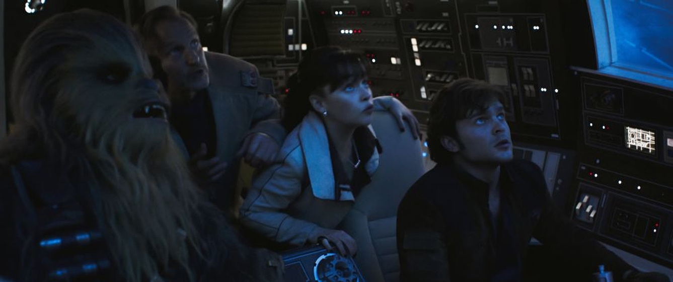 Woody Harrelson, Alden Ehrenreich y Emilia Clarke en Han Solo. Una Historia de Star Wars