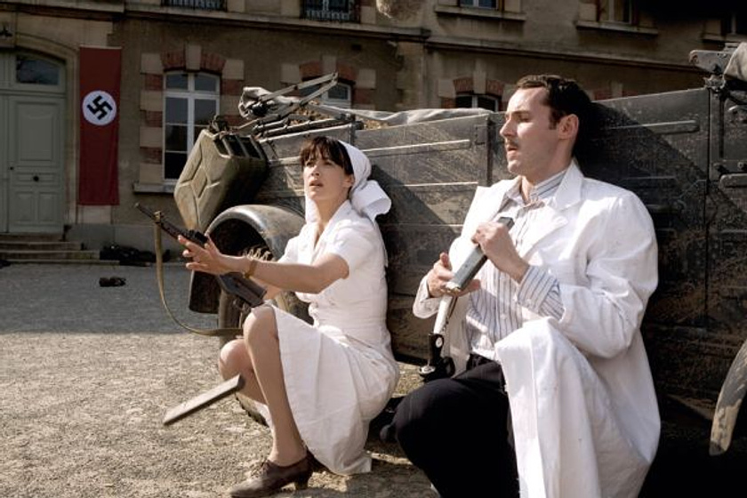 Sophie Marceau y Julien Boisselier en Espías en la sombra