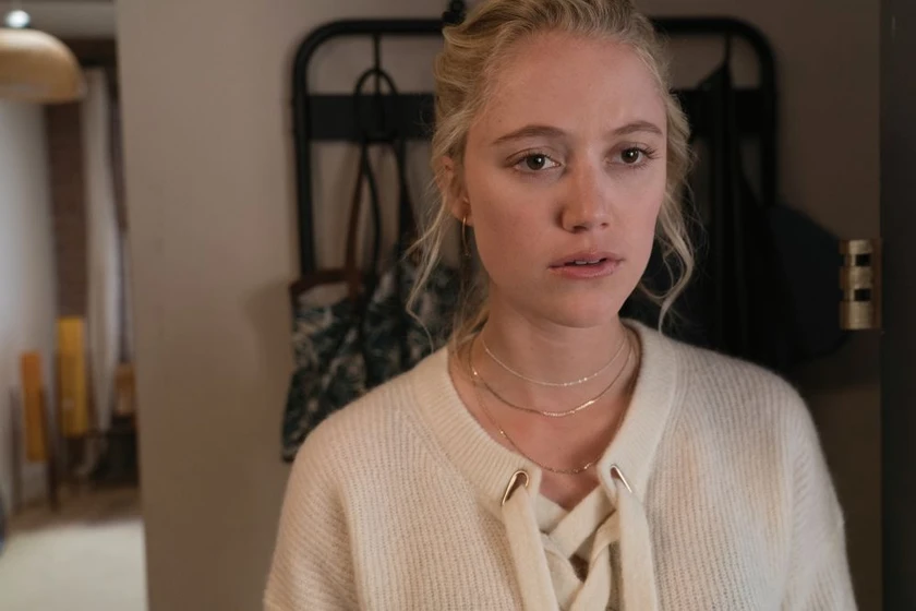 Maika Monroe en la-viuda