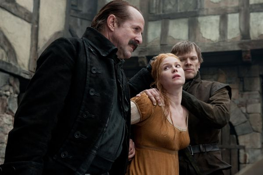 Peter Stormare y Pihla Viitala en Hansel y Gretel. Cazadores de brujas