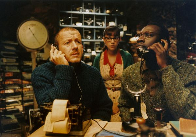Dany Boon, Omar Sy y Rachel Berger en Micmacs