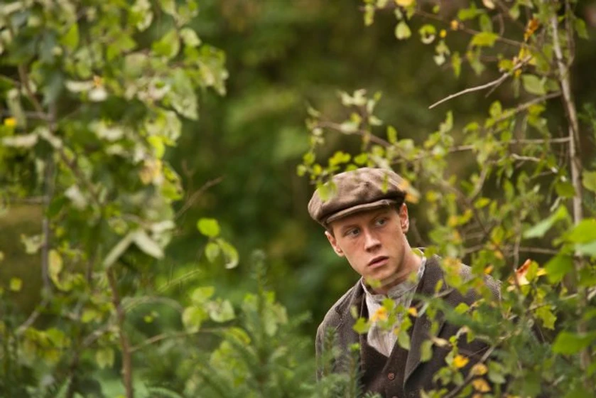 George MacKay en soldado-peaceful
