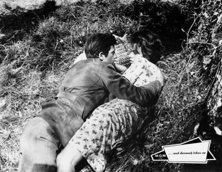 Jean-Paul Belmondo y Sophia Loren en dos-mujeres (Fotograma)