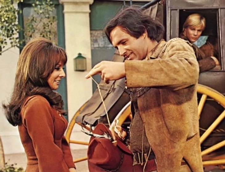 James Caan, Jan-Michael Vincent y Brenda Scott en jornada-a-shiloh