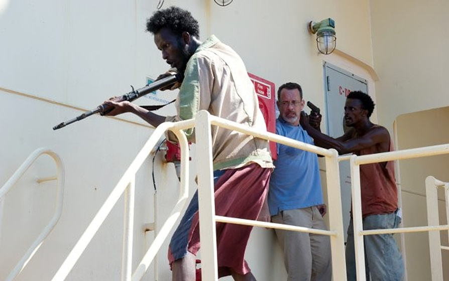 Tom Hanks, Faysal Ahmed y Mahat M. Ali en Capitán Phillips