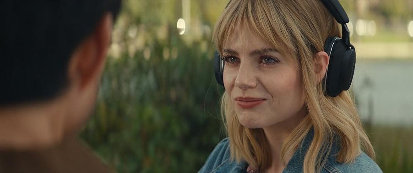 Lucy Boynton en the-greatest-hits