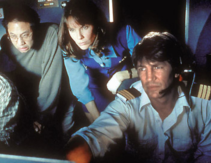 Eric Roberts y Alexandra Paul en Pánico en el Vuelo 534