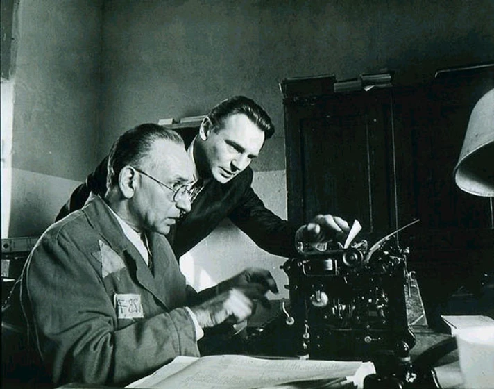 Liam Neeson y Ben Kingsley en la-lista-de-schindler
