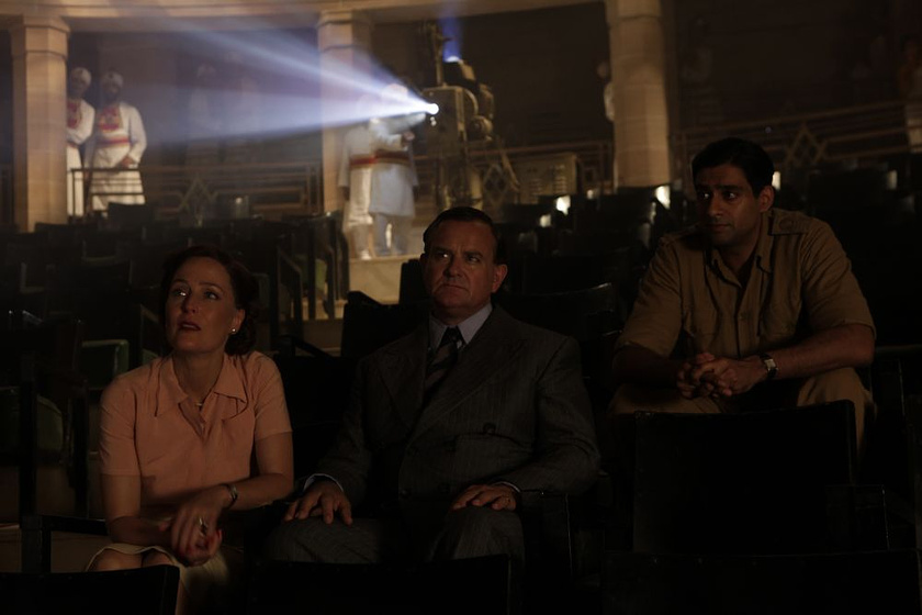 Hugh Bonneville, Gillian Anderson y Manish Dayal en El Último Virrey de la India