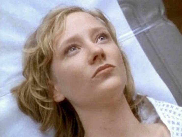 Anne Heche en si-las-paredes-hablasen