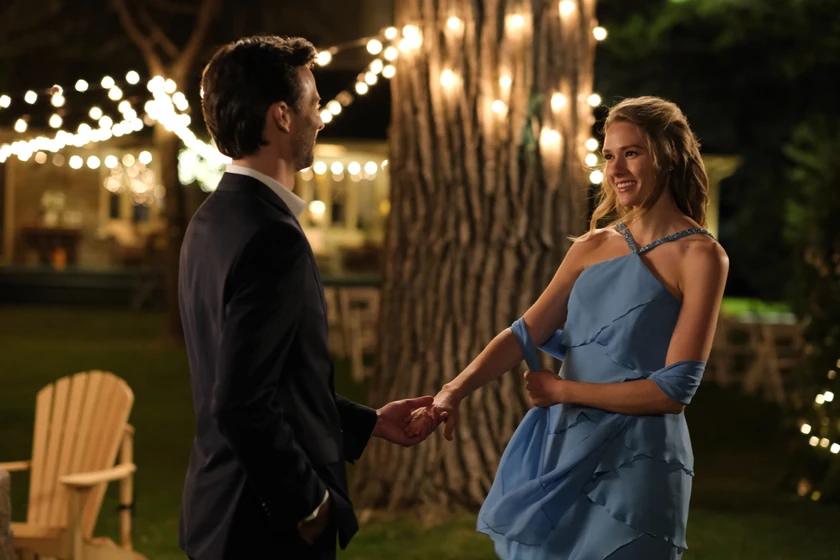 Kristopher Turner y Tori Anderson en puedes-besar-a-la-dama-de-honor