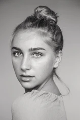 Foto de Ella Lily Hyland