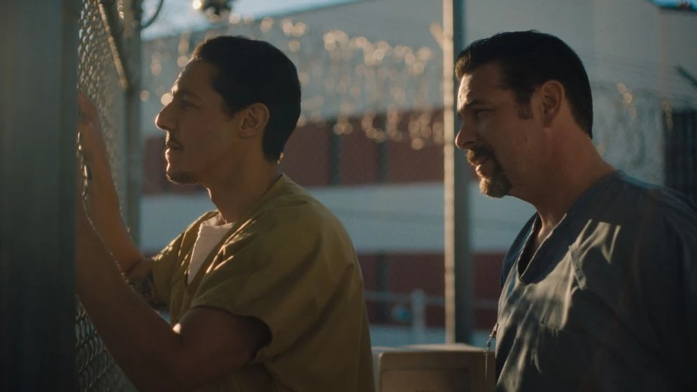 Theo Rossi en bruton