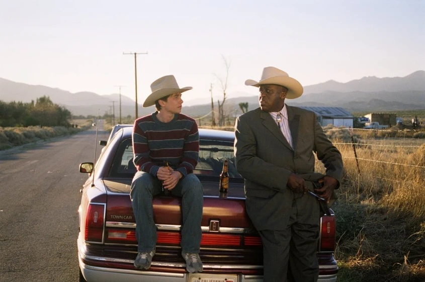 Bill Duke y Lou Taylor Pucci en the-go-getter