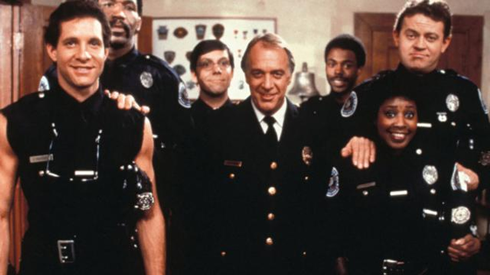 Steve Guttenberg en Loca academia de policía 2: Su primera misión