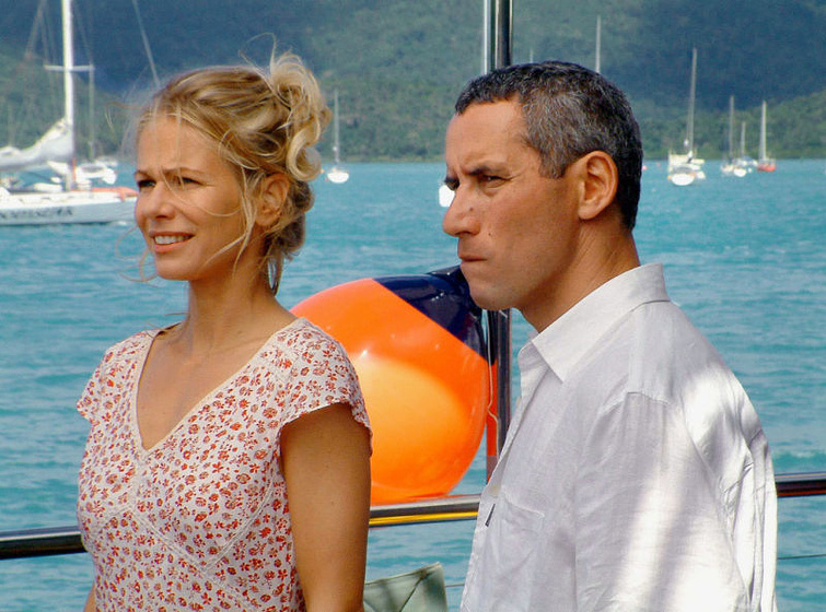 Ralph Herforth y Claudine Wilde en Los Secretos de la Isla