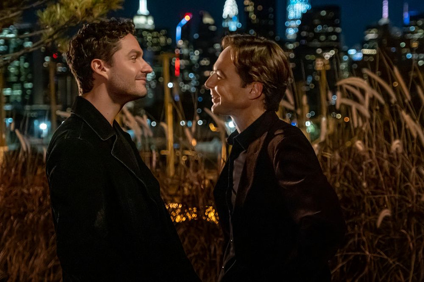 Jim Parsons y Ben Aldridge en Quédate a mi Lado