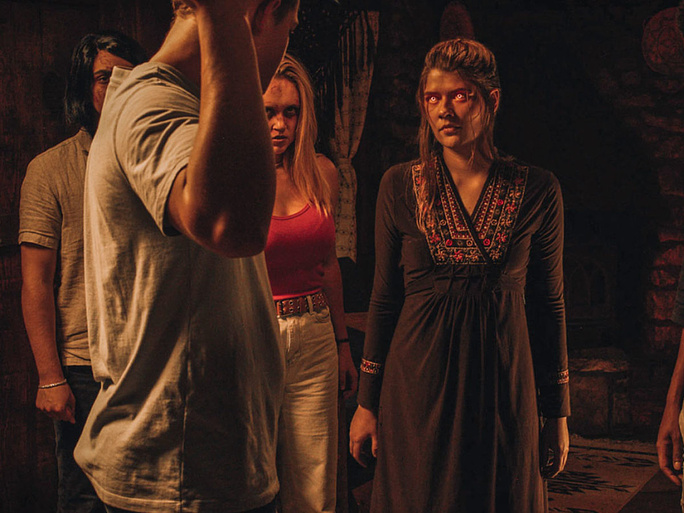 Imagen de Young and Cursed