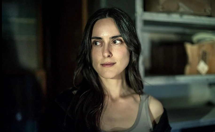 Elena Juliano en Popeye the Slayer Man