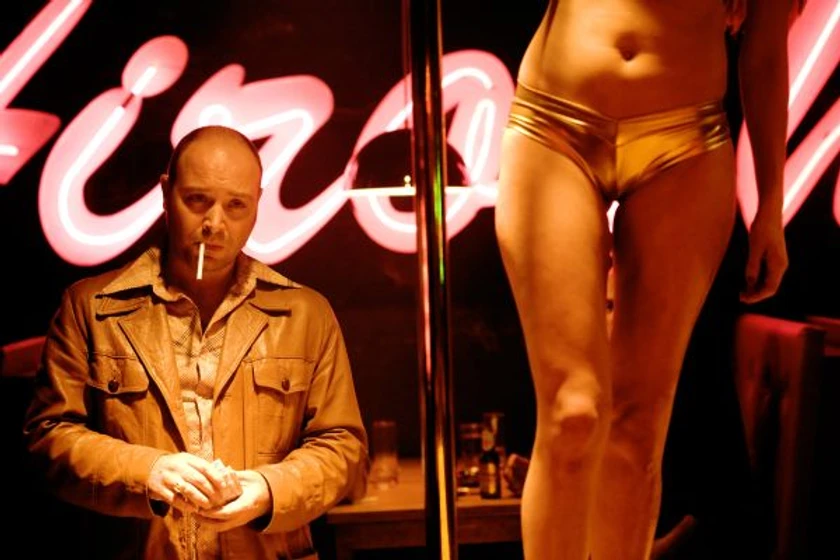 Vicente Romero en carne-de-neon-2010