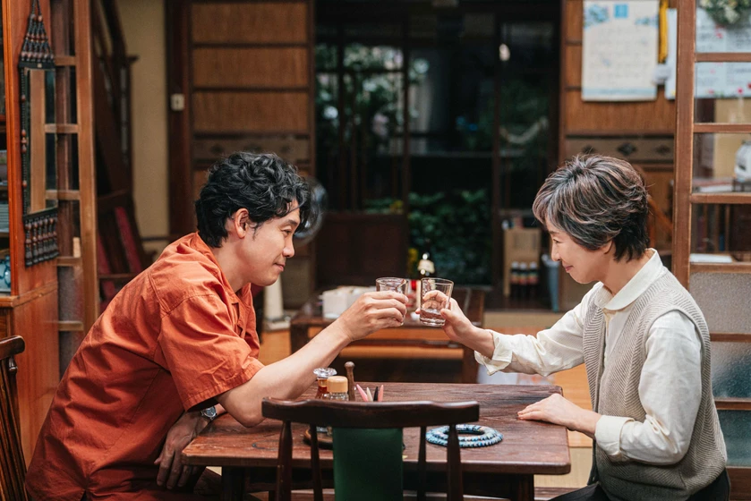 Yô Ôizumi y Sayuri Yoshinaga en una-madre-de-tokyo