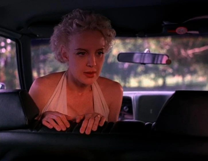 Anna Levine en angela-1996