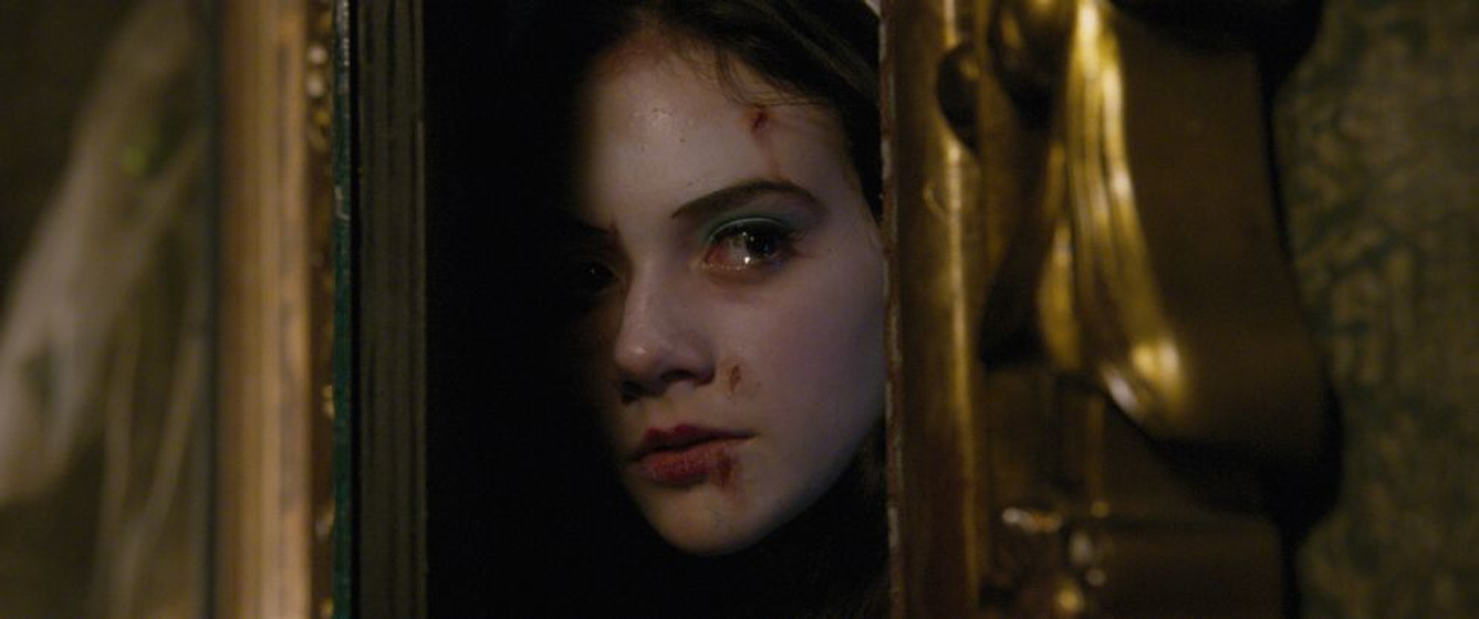 Emilia Jones en Ghostland